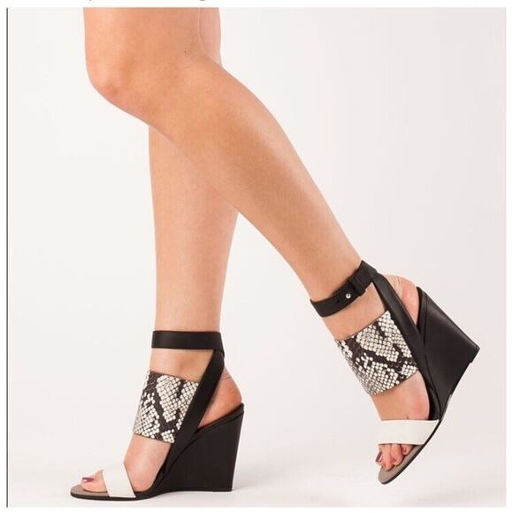 VINCE Kyra Snake Embossed Leather Wedge Sandals Black White Sz 8 39 - Picture 1 of 9